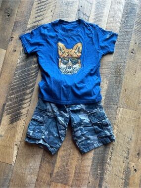Blue Fox Graphic Tee with Camouflage Cargo Shorts Set